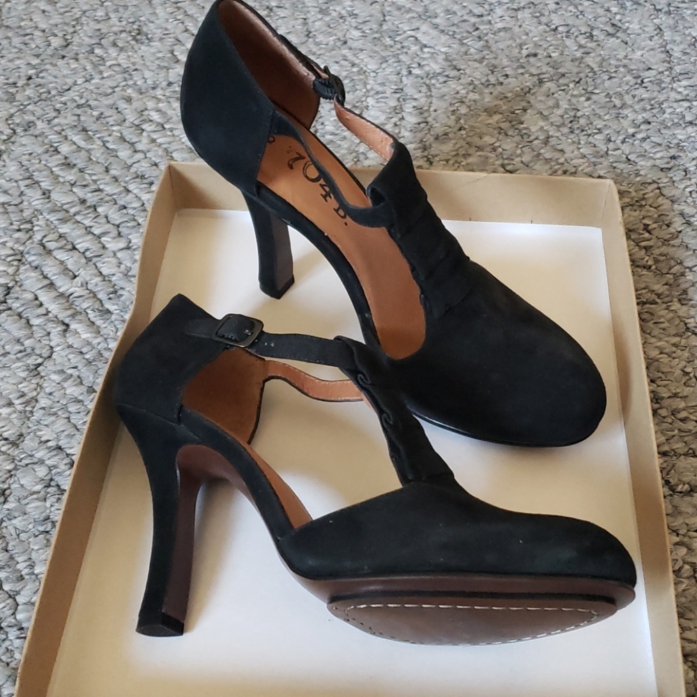 No. 704b. Shoes